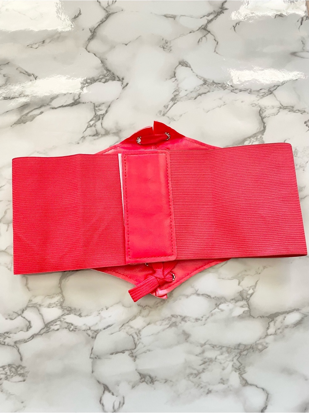New red adjustable corset belt - Picture 3 of 3